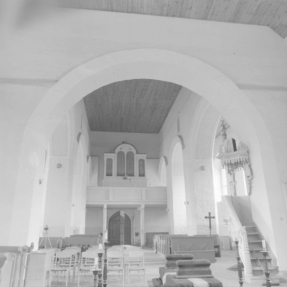 kościół filialny pw. św. Andrzeja - wnętrze: ku zachodowi, skan 1