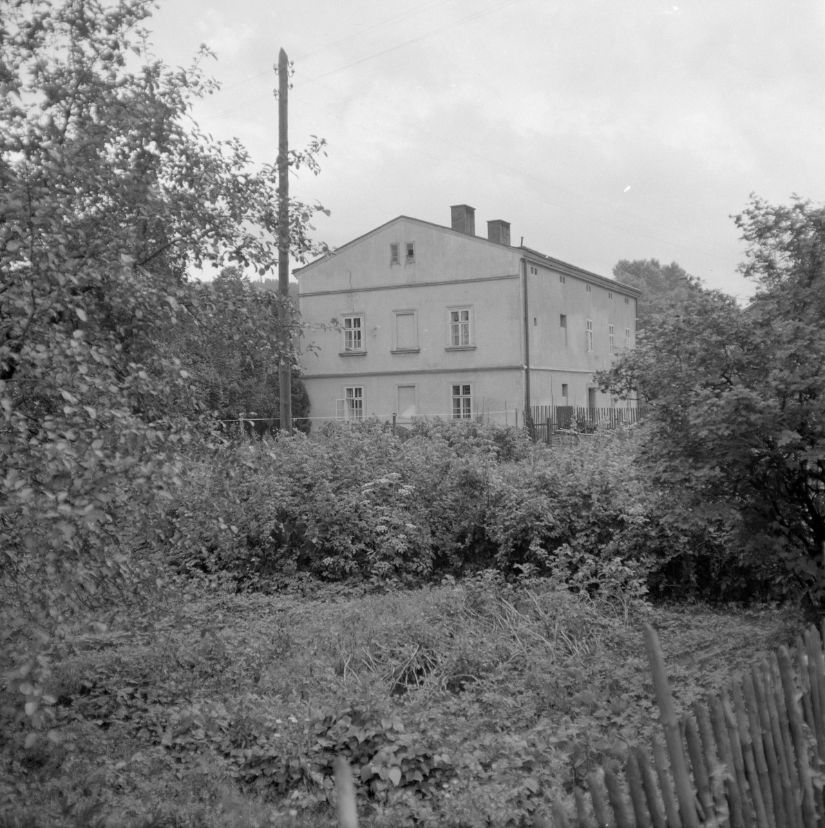 dom nr. 76 - elewacja boczna, skan 1