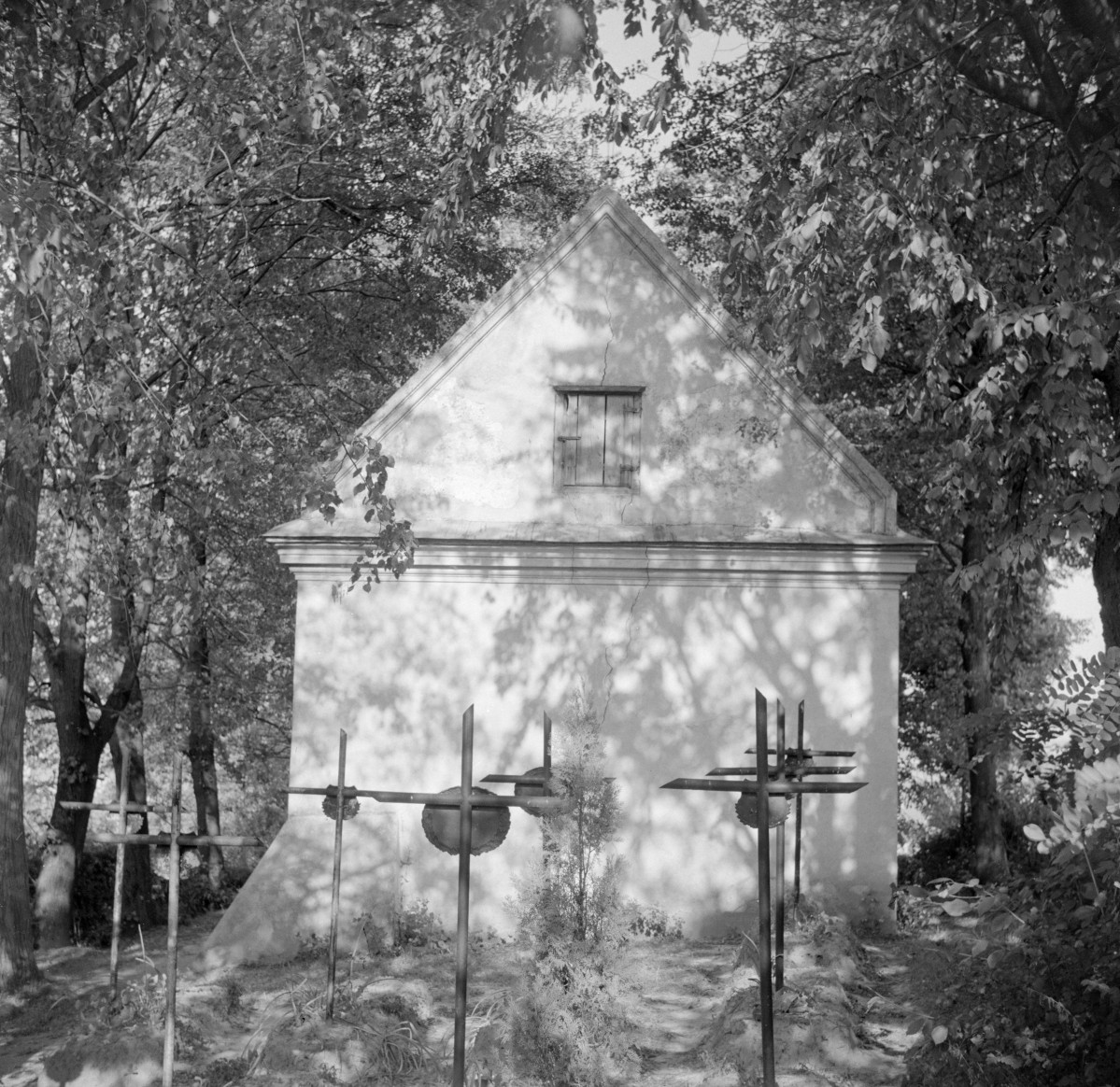 kaplica cmentarna - elewacja, skan 1