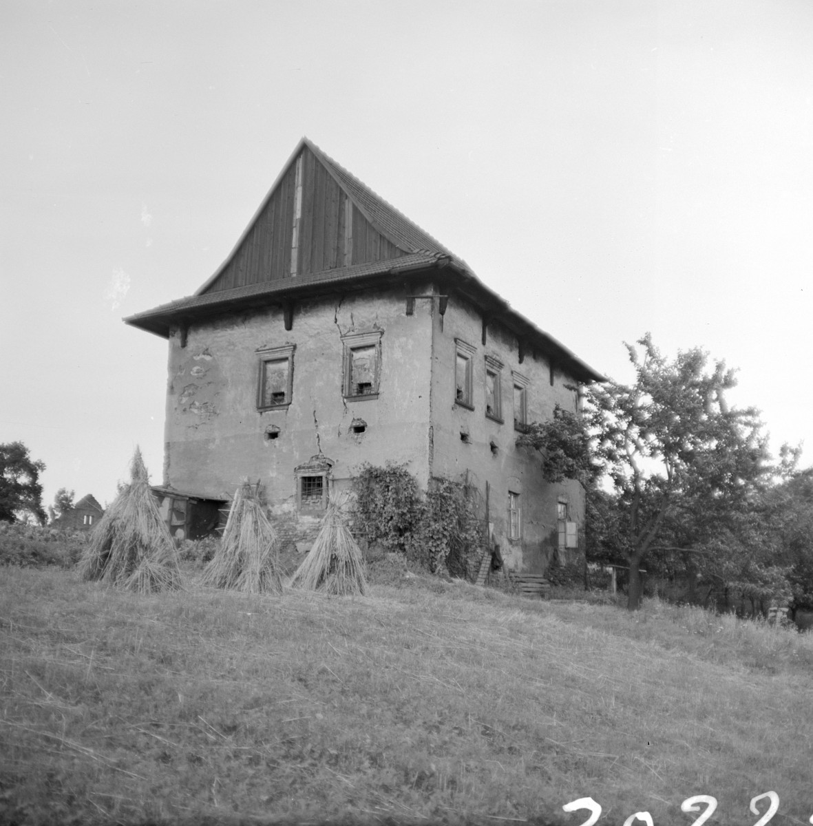 dwór - elewacja ogrodowa, skan 1