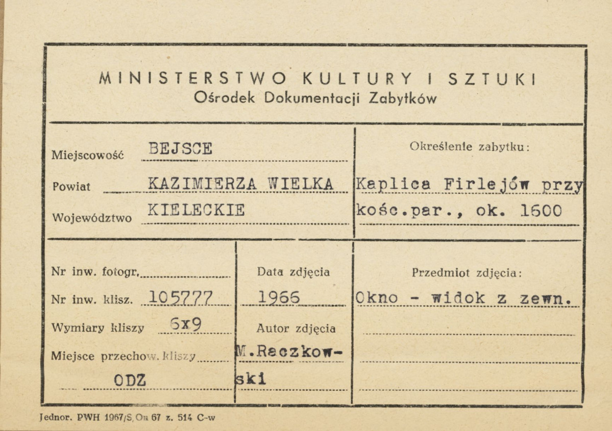 okno Kaplicy Firlejów - widok z zewnątrz - metryczka, skan 1