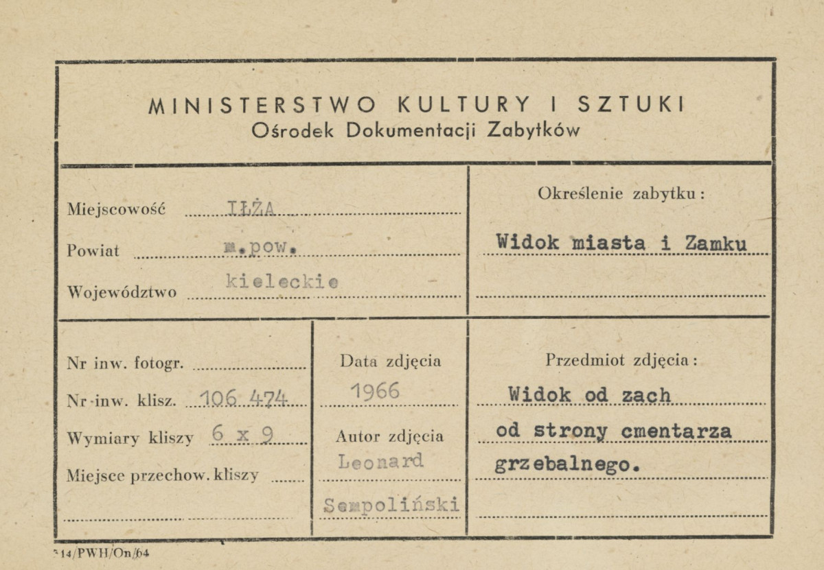 Widok na częśc miasta z kościołem parafialnym i na górę zamkową z ruinami - metryczka, skan 1