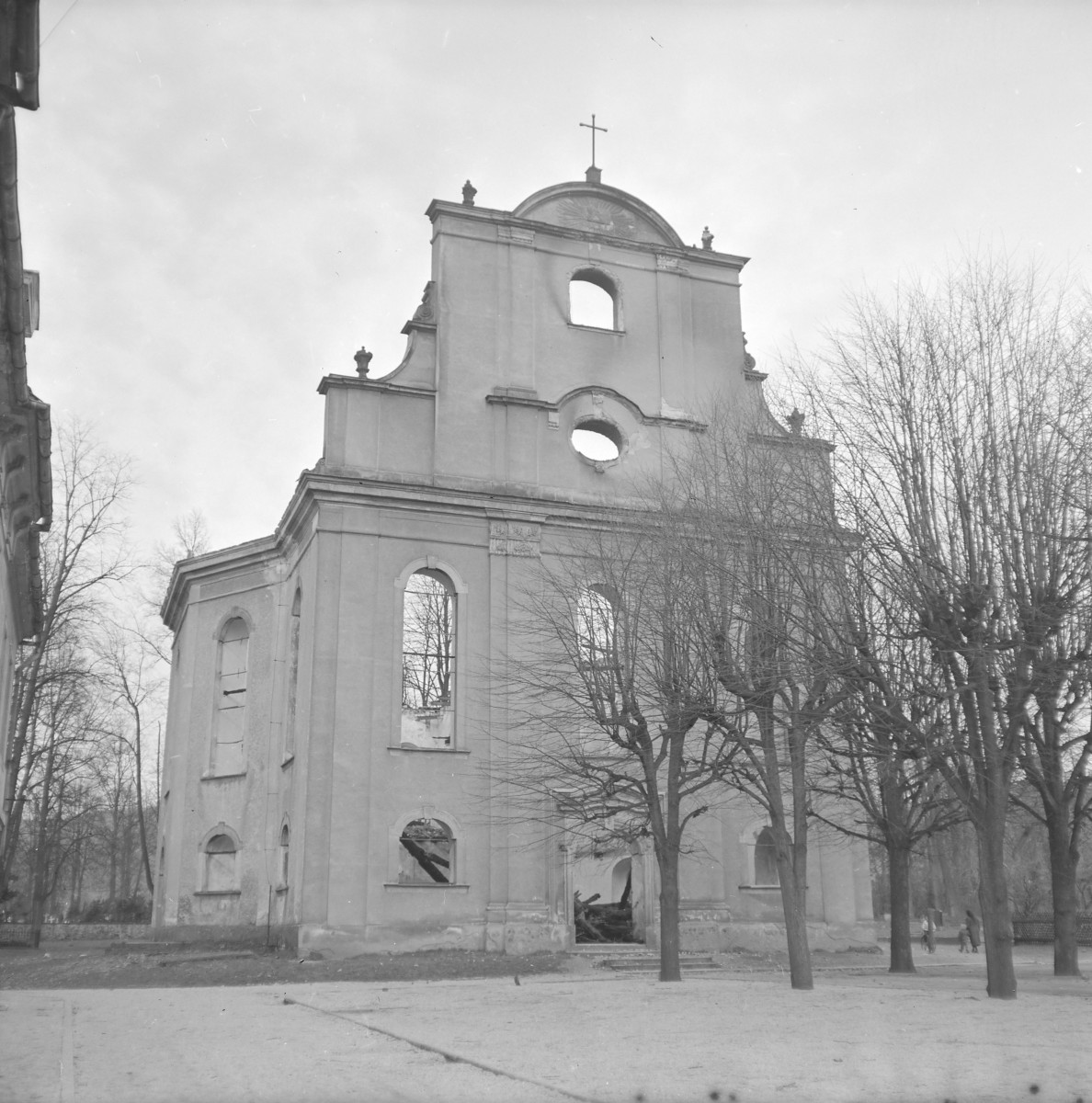 Kościół ewangelicki - front kościoła., skan 1