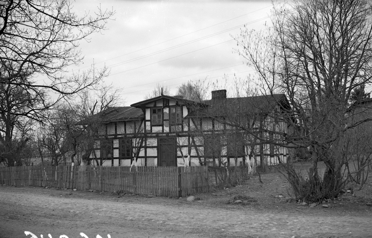 Dom - elewacja ryglowa frontowa , skan 1
