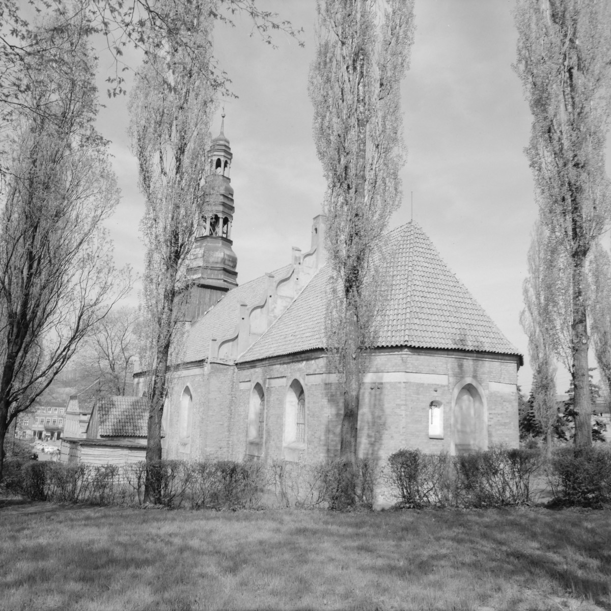 kościół filialny pw. św. Andrzeja - widok od południowego-wschodu, skan 1