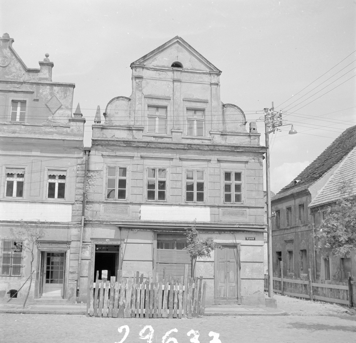 kamienica - elewacja frontowa i boczna, skan 1