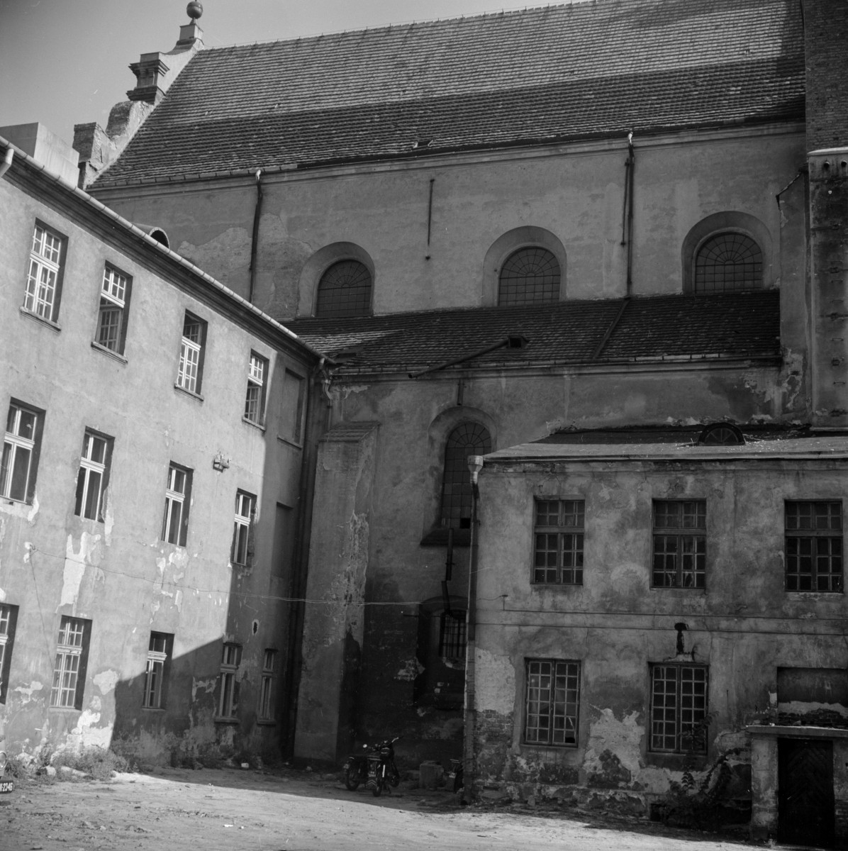 kościół Garnizonowy pw. św. Wojciecha i św. Stanisława - elewacja zachodnia, skan 1