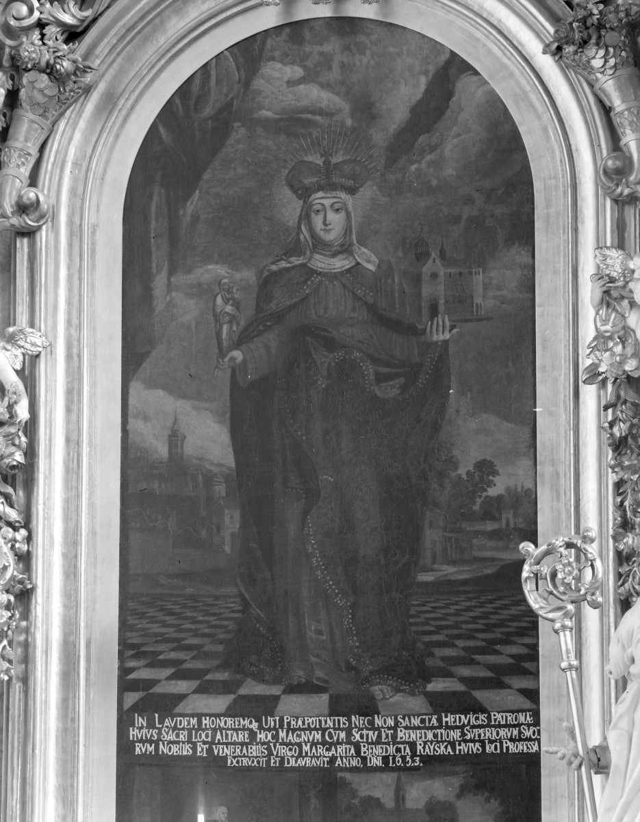 sanktuarium św. Jadwigi Śląskiej - kościół: kaplica św. Jadwigi - ołtarz w kaplicy Św. Jadwigi. Obraz Hammachera przedstawia w typowy sposób Św. Jadwigę z modelem kościoła na ręku, skan 1
