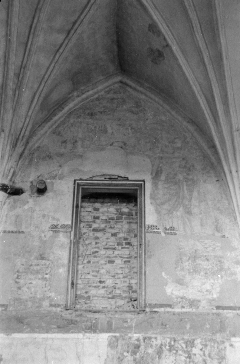 zamek, drzwi oraz malowanie ścienne , skan 1