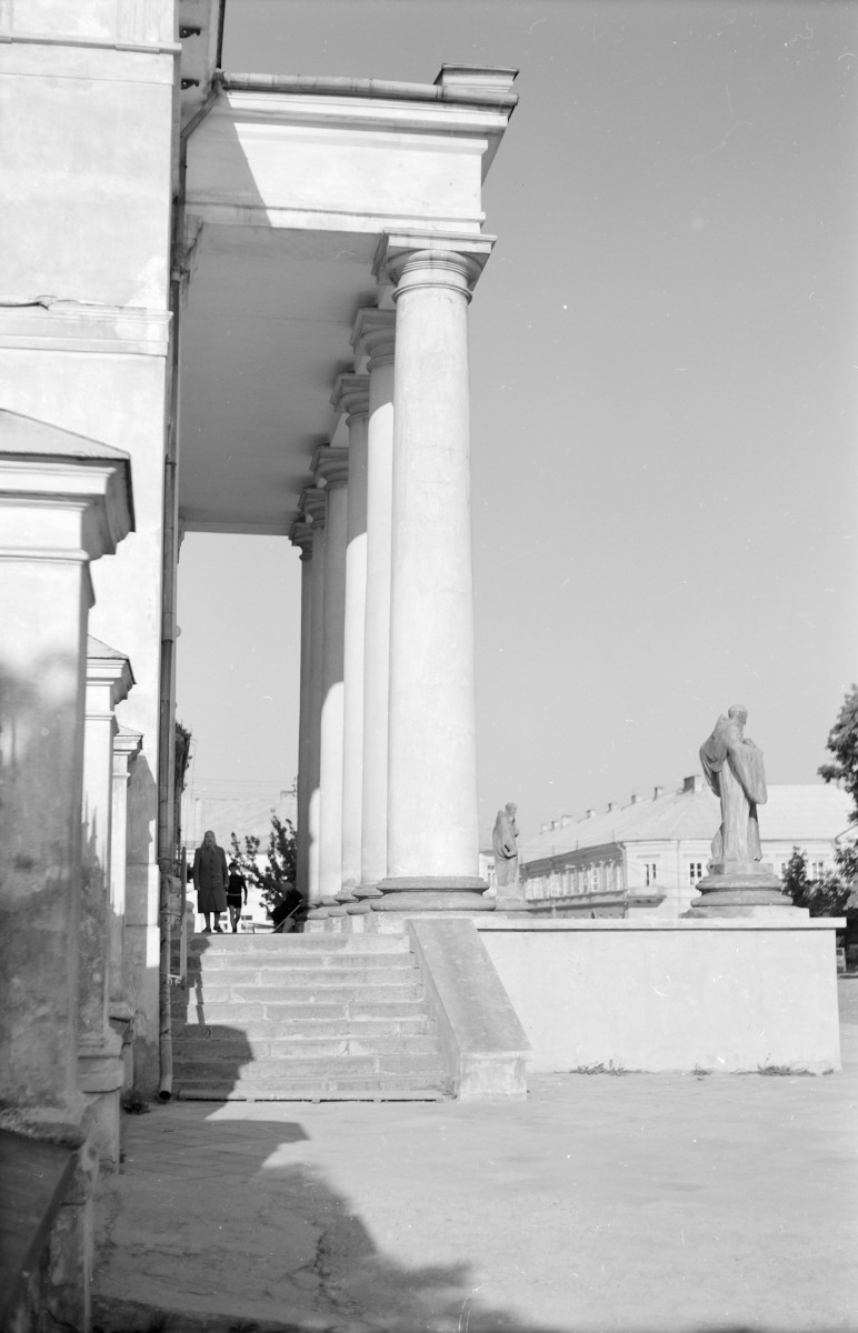 konkatedra św. Aleksandra - elewacja frontowa, widok od strony placu, skan 1