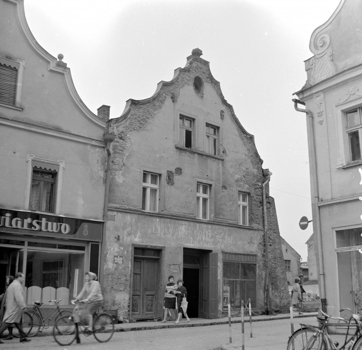 kamienica, Rynek 40 - elewacja szczytowa, skan 1