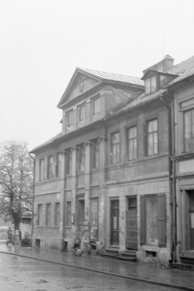 kamienica - detal architektoniczny, elewacja frontowa, skan 1