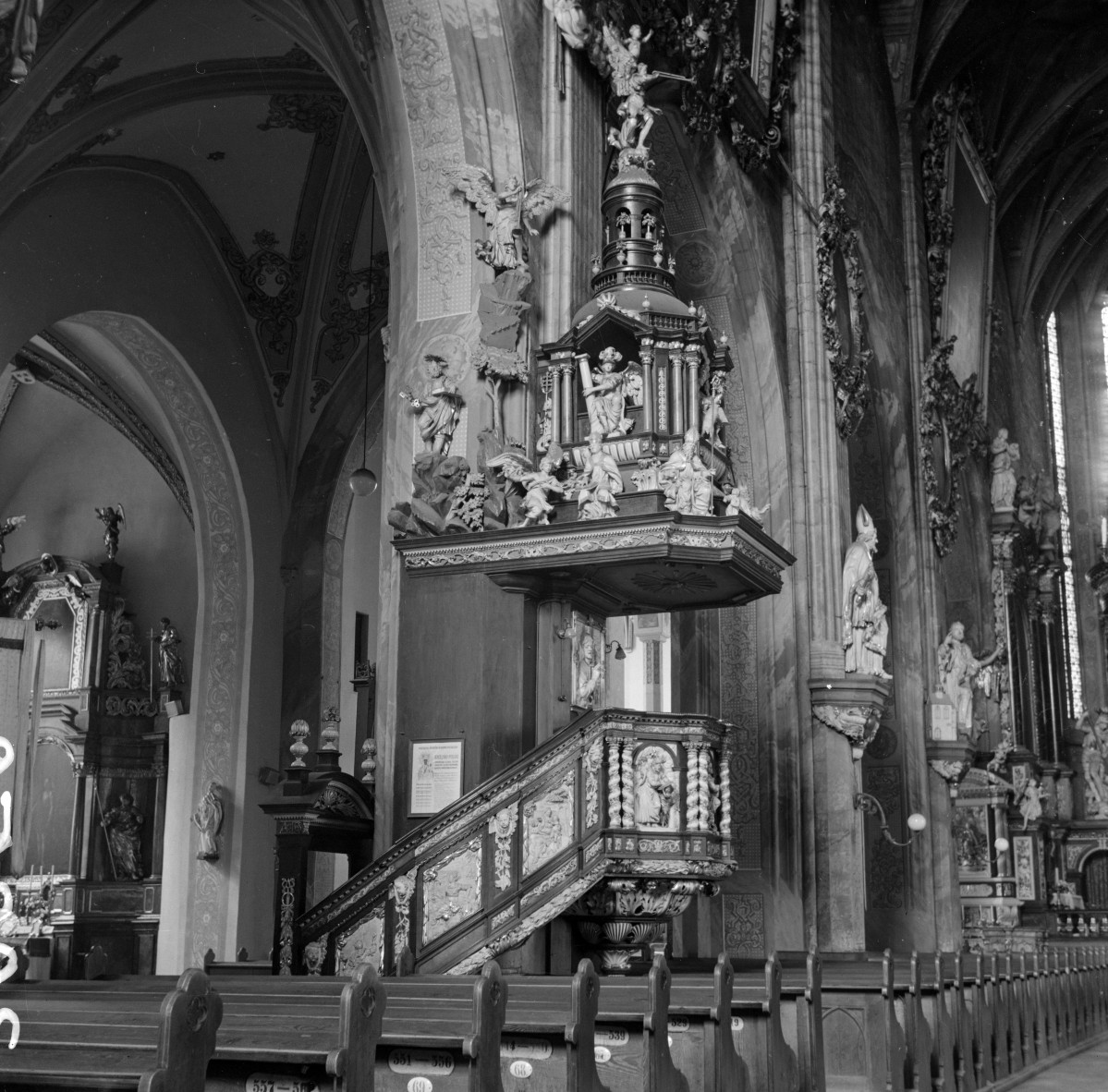 Katedra pw. św. Stanisława Biskupa i Męczennika i św. Wacława Męczennika - wnętrze: ambona, skan 1