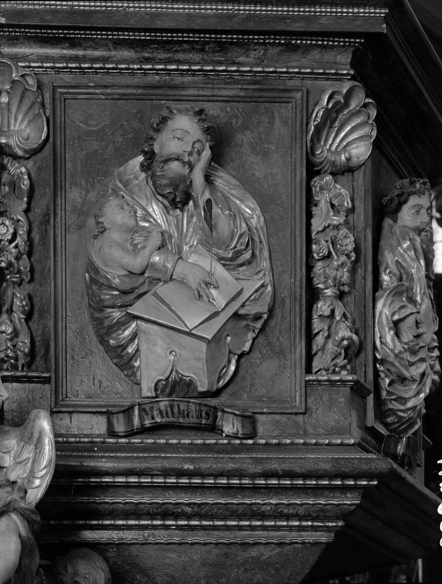 kościół pw. Wniebowzięcia Najświętszej Maryi Panny i św. Mikołaja - wnętrze - nawa główna - ambona - fragment św. Mateusz, skan 1