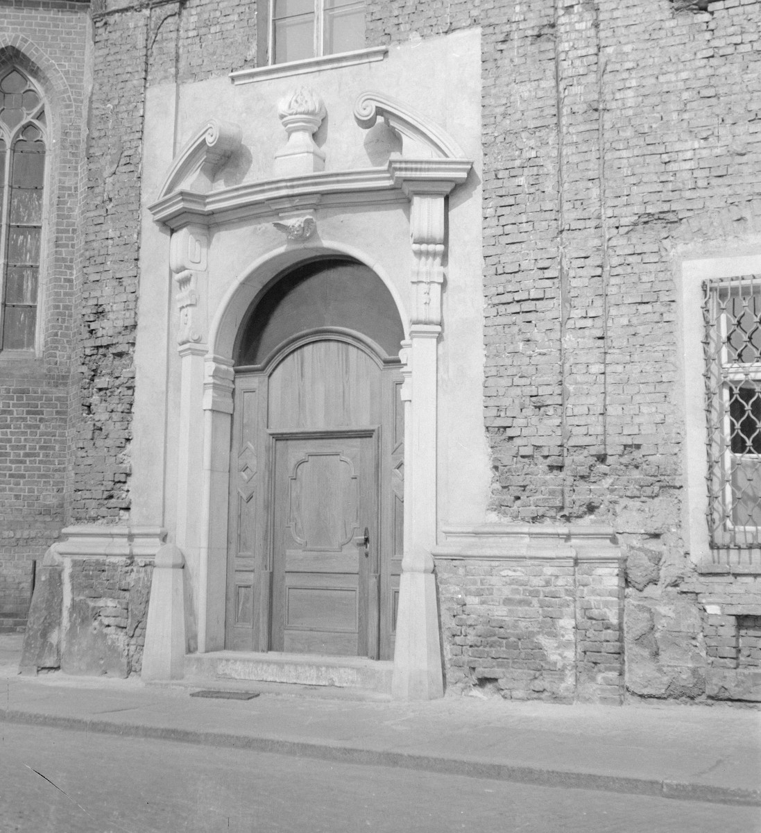 kamienica - portal, skan 1