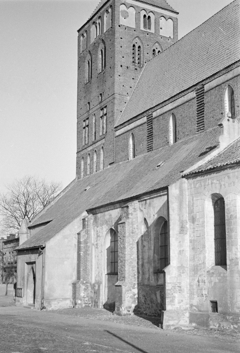kościół parafialny fragment elewacji bocznej, skan 1