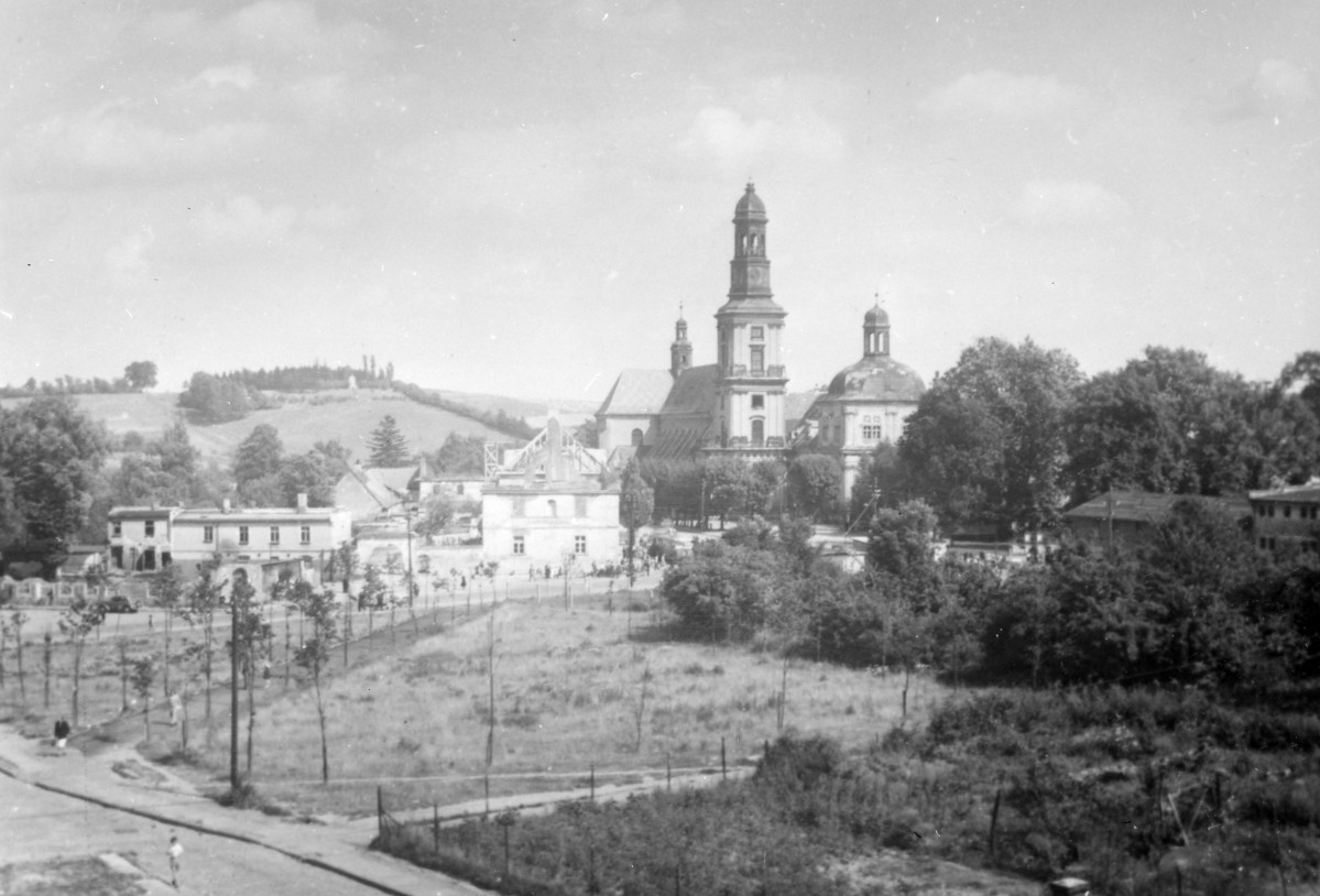 kościół i klasztor pocysterski - widok ogólny, skan 1