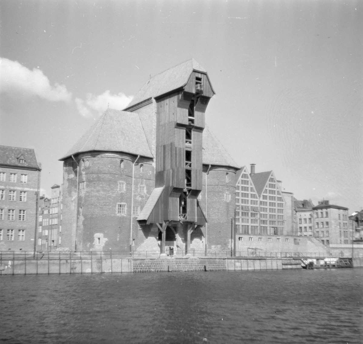 Żuraw XIV-WV odbudowa 1957-9 - widok zewnętrzny, skan 1
