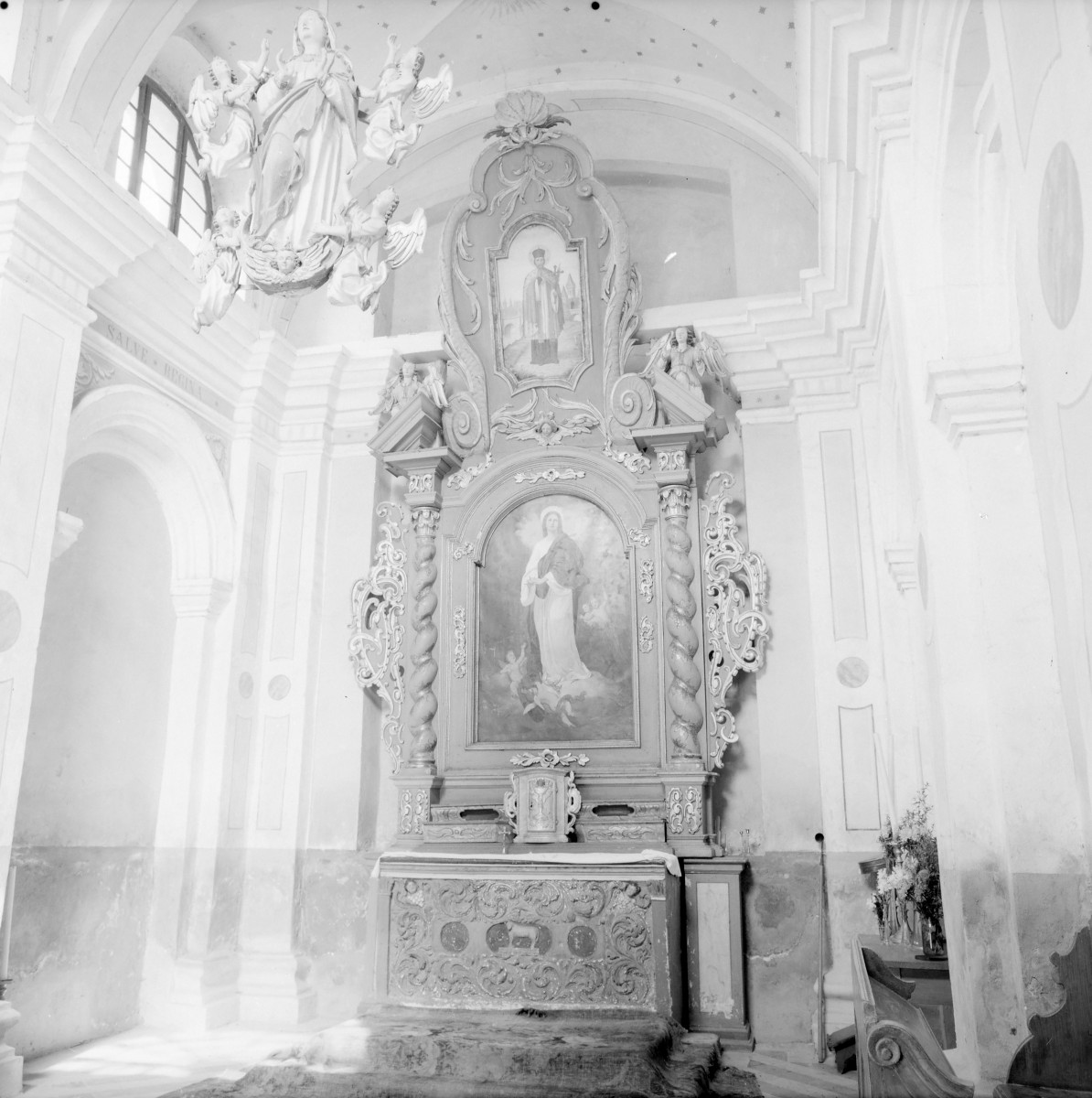 klasztor Franciszkanów - Kalwaria Pakoska - kaplica Wniebowzięcie NMP - wnętrze - ołtarz, skan 1