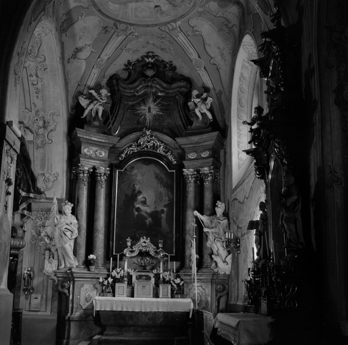 kościół pw. św. Bartłomieja - wnętrze - nawa boczna północna - ołtarz boczny, skan 1