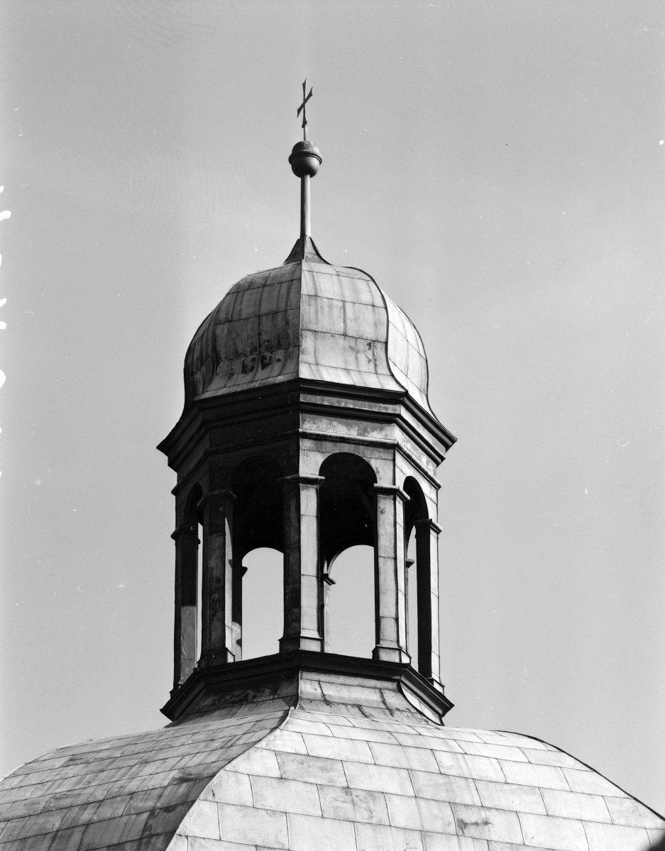 sanktuarium św. Jadwigi Śląskiej - latarnia na kopule, skan 1