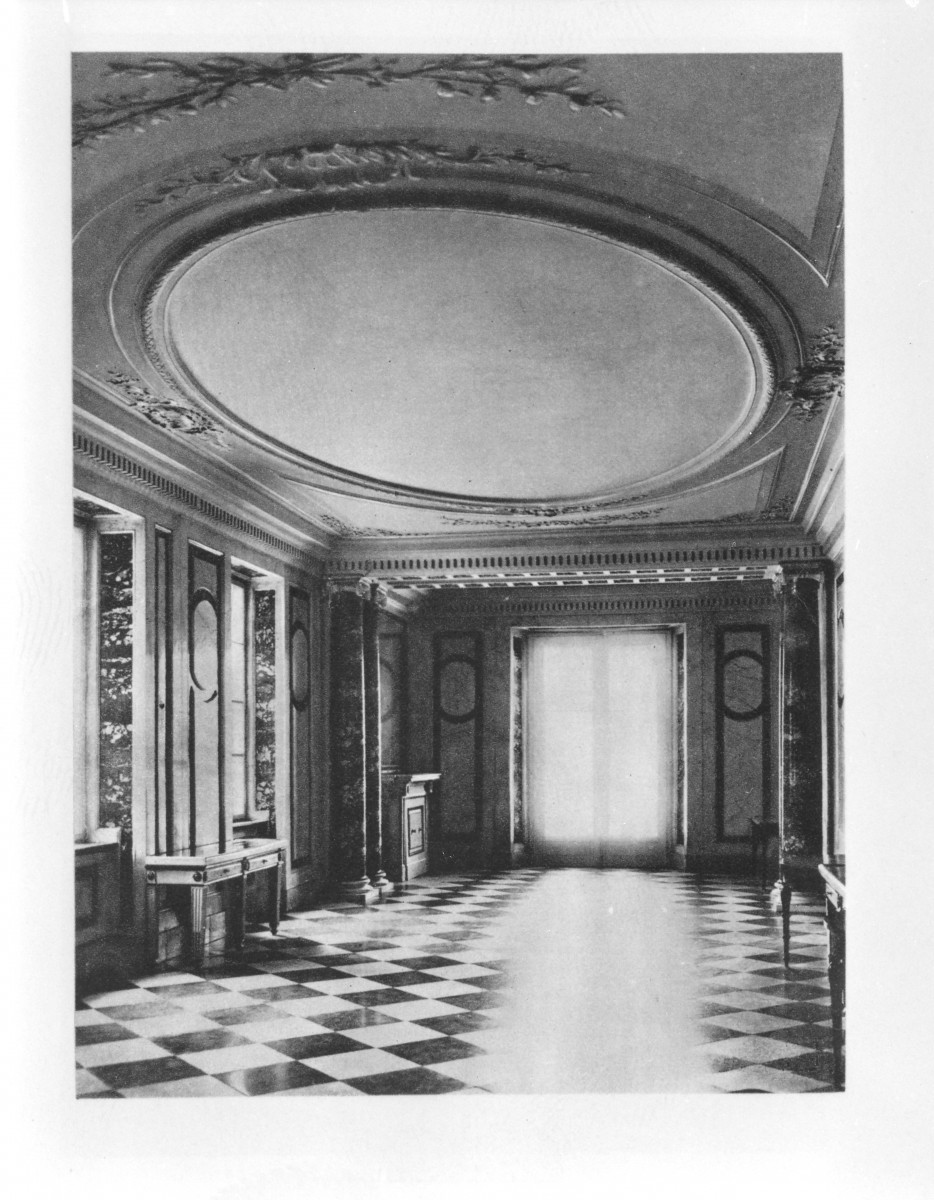 Łazienki Królewskie. Pałac na Wodzie. Sala Jadalna (przed 1939).
Reprodukcja z W. Tatarkiewicz "Dominik Merlini" 1955., skan 1