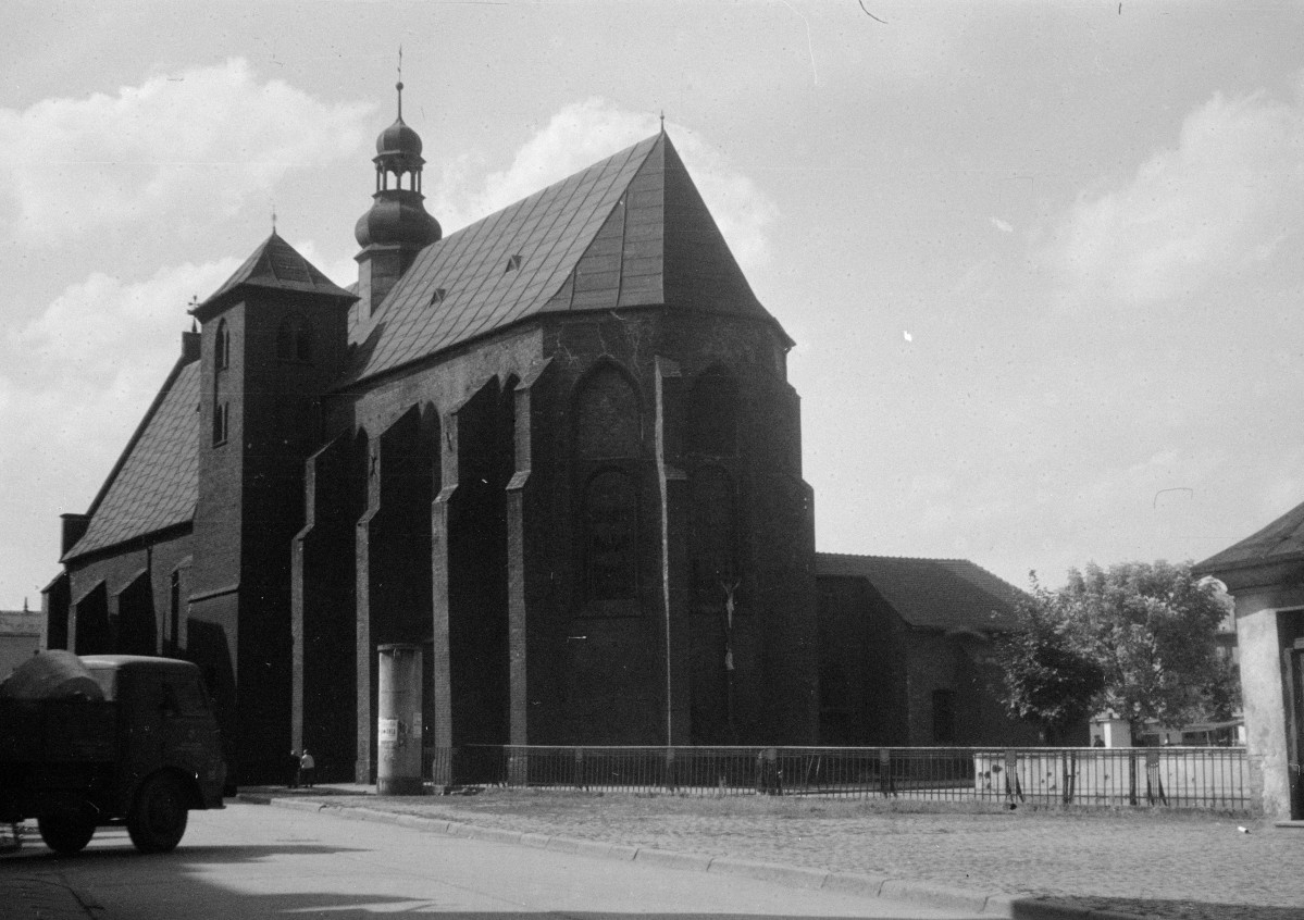 gotycki kościół klasztorny dominikanów pw. św. Jakuba - strona wschodnia, skan 1