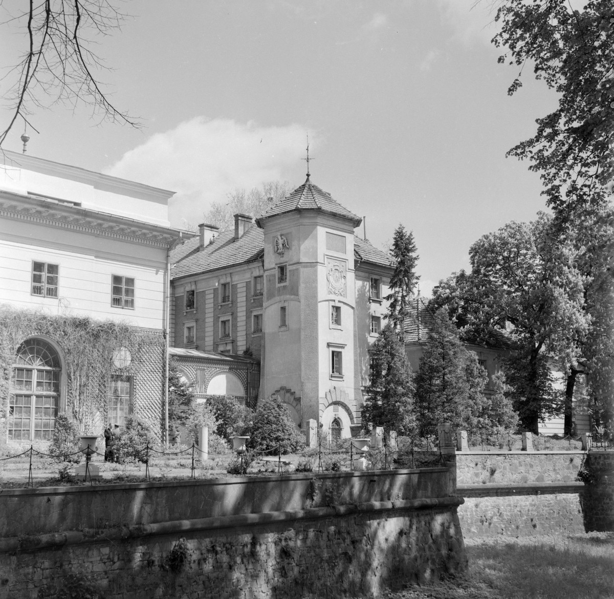 pałac, oranżeria - elewacja, skan 1