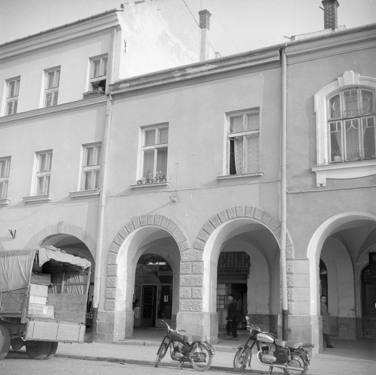 kamienica - elewacja frontowa, skan 1