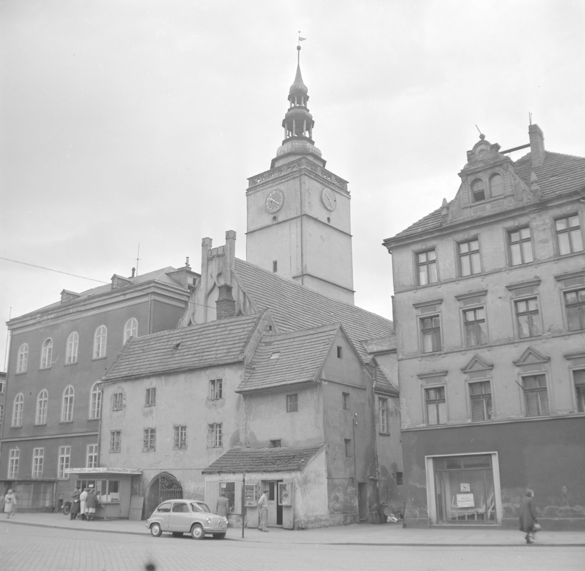 ratusz miejski i wieża ratuszowa - elewacja południowo - wschodnia, skan 1