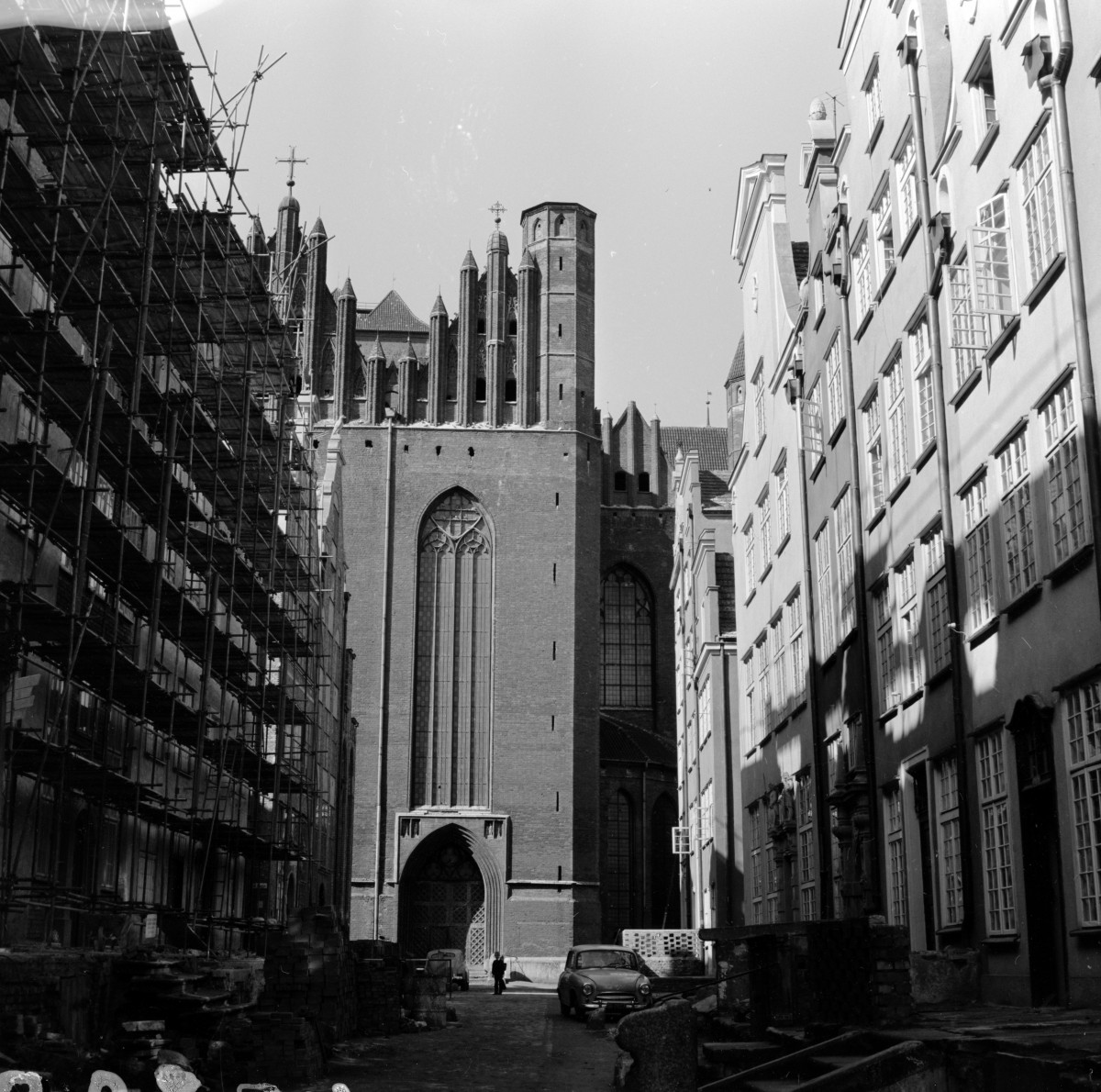 bazylika Mariacka - elewacja wsch. portal, skan 1