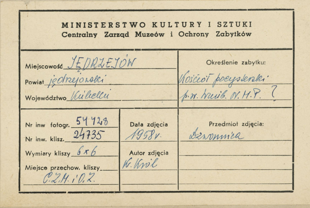 Zespół klasztorny - widok na fasadę dzwonnicy - metryczka, skan 1