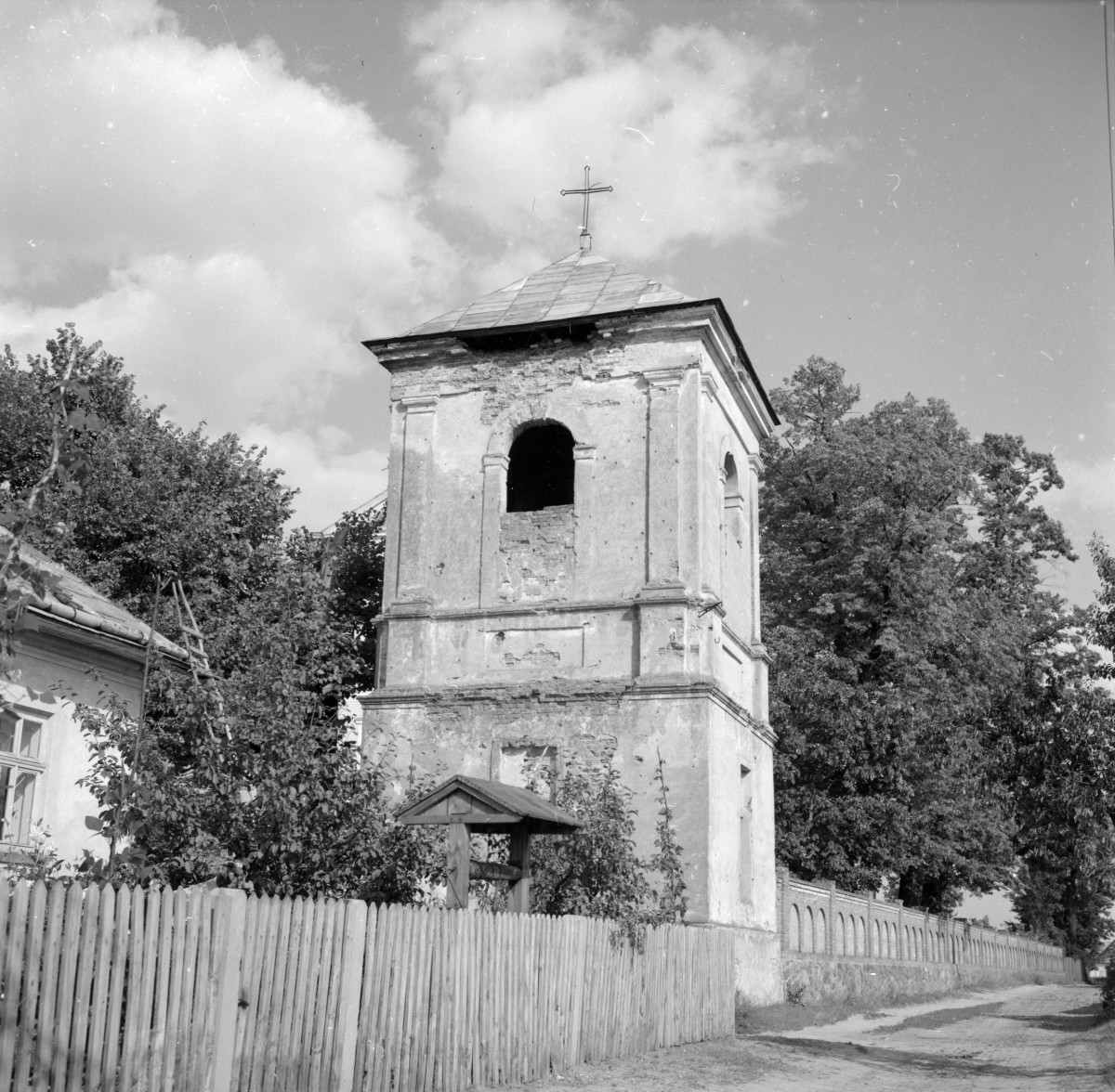 kościół św. Jana Chrzciciela - dzwonnica, skan 1