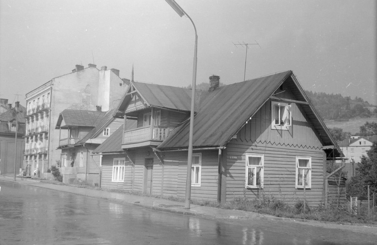 Dom - elewacja z szalunkiem, skan 1