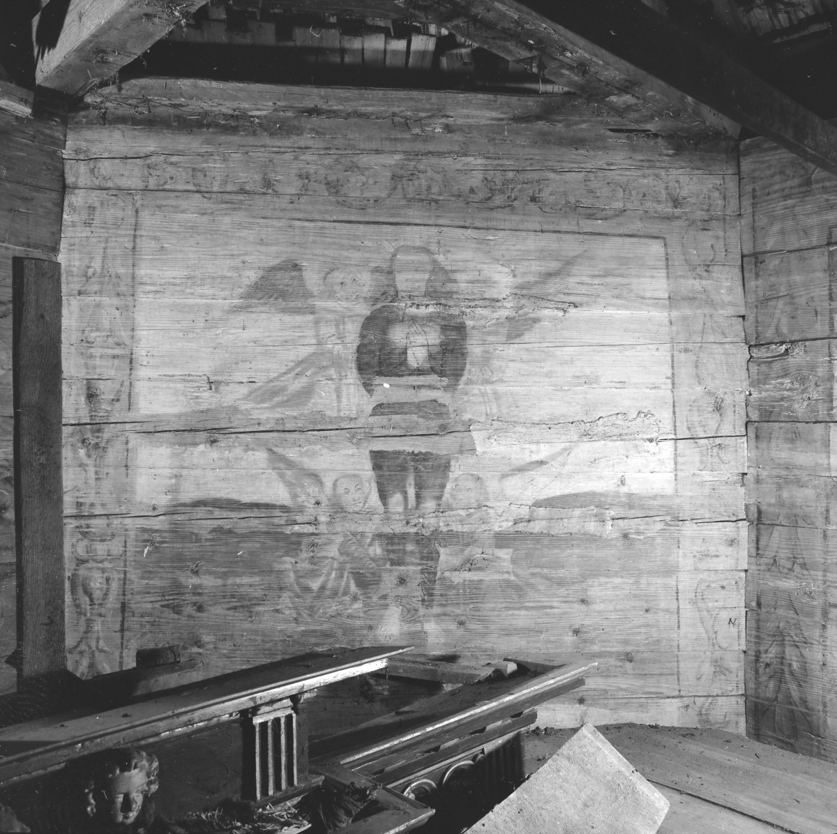 kościół pw. Podwyższenia Krzyża Świętego - wnętrze - prezbiterium - ściana północna - fragment polichromii, skan 1