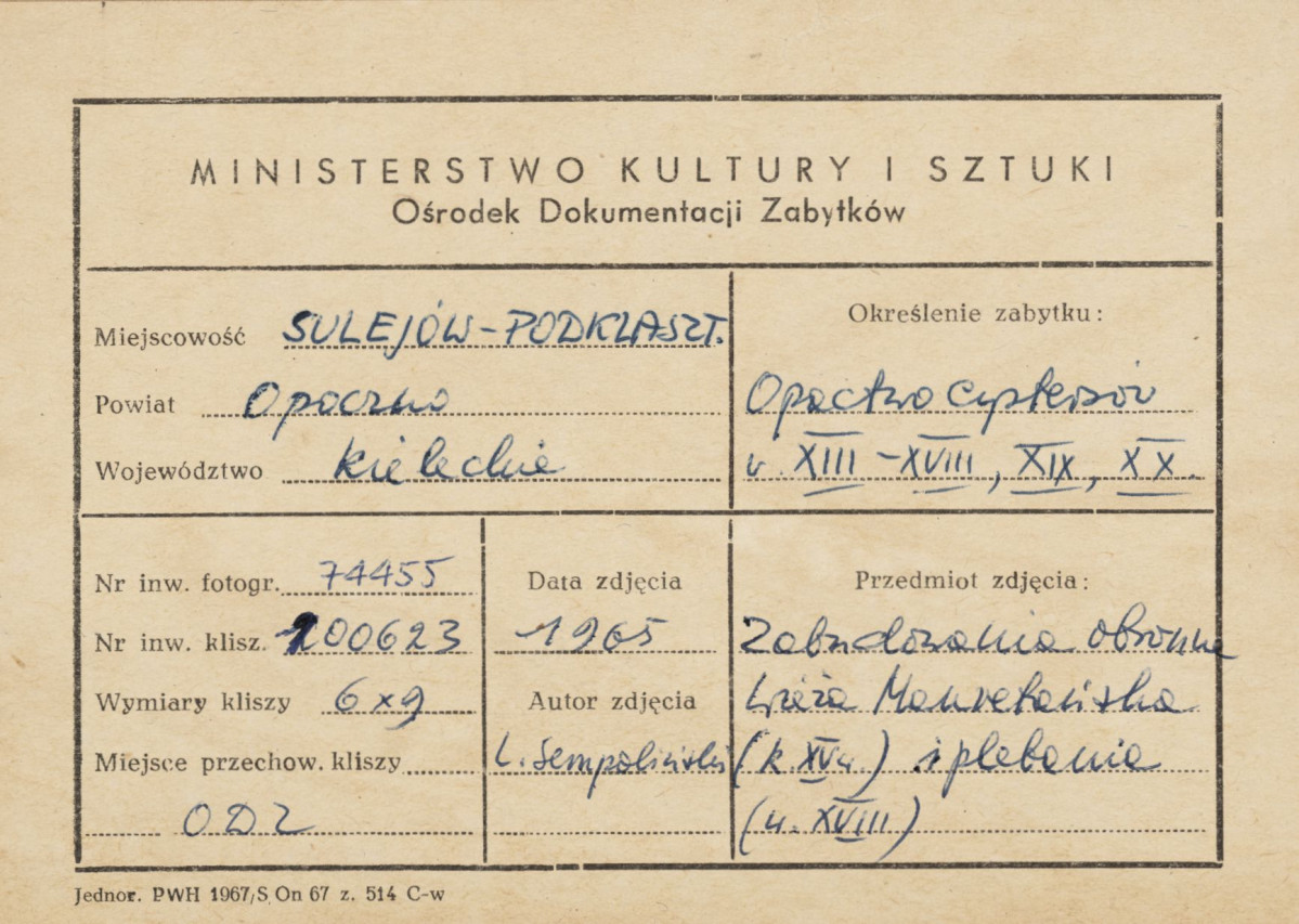 Zespół opactwa cystersów - widok od strony płd.  na wieżę Mauretańską i przyległe budynki gospodarcze oraz fragment ruin klasztoru - metryczka, skan 1