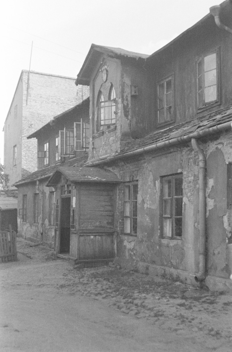 kamienica - elewacja frontowa, skan 1