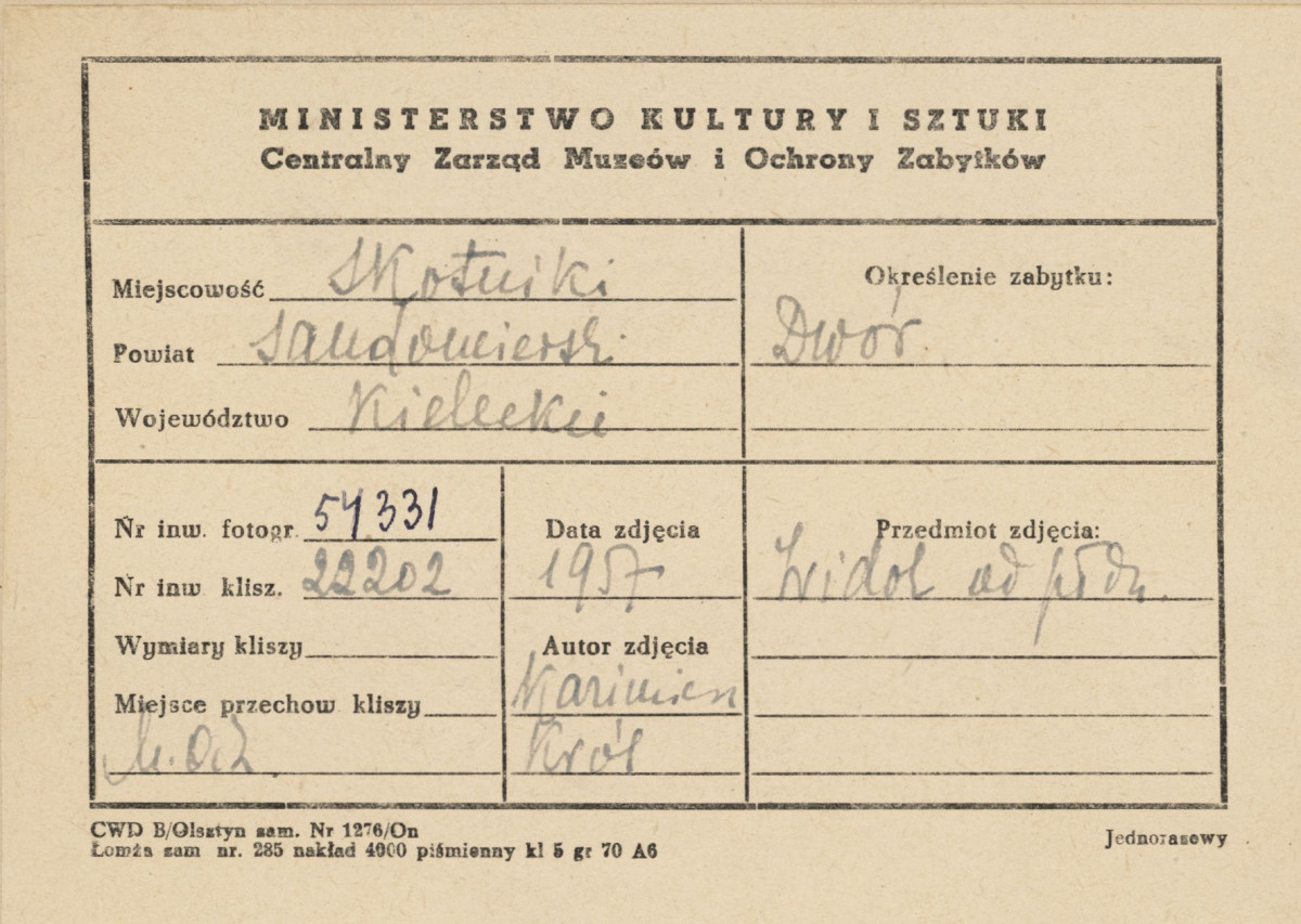 Dwór alkierzowy - widok elewacji bocznej płd. - metryczka, skan 1