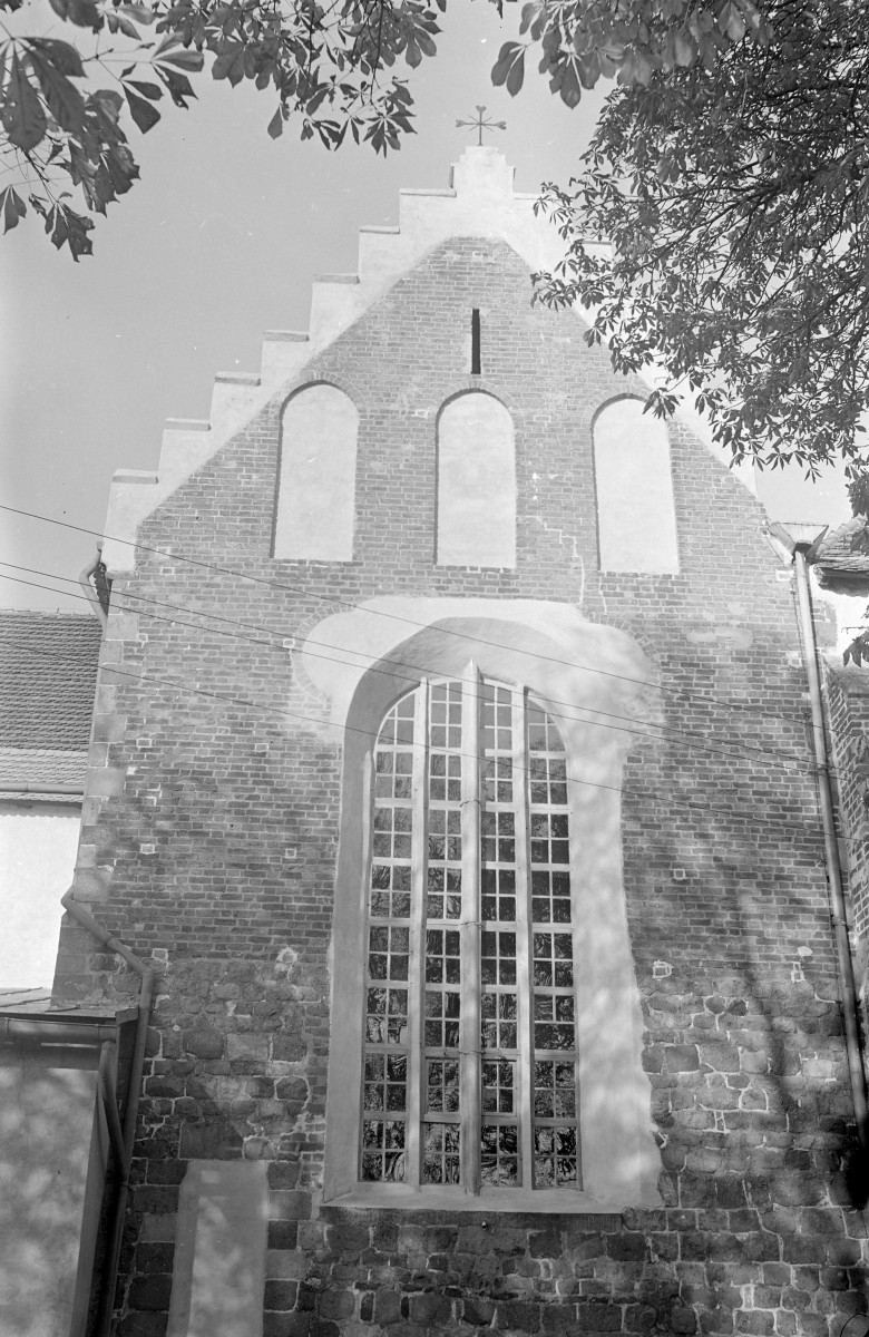 kościół, ob. parafialny pw. Świętej Trójcy - elewacja południowa, szczyt, skan 1