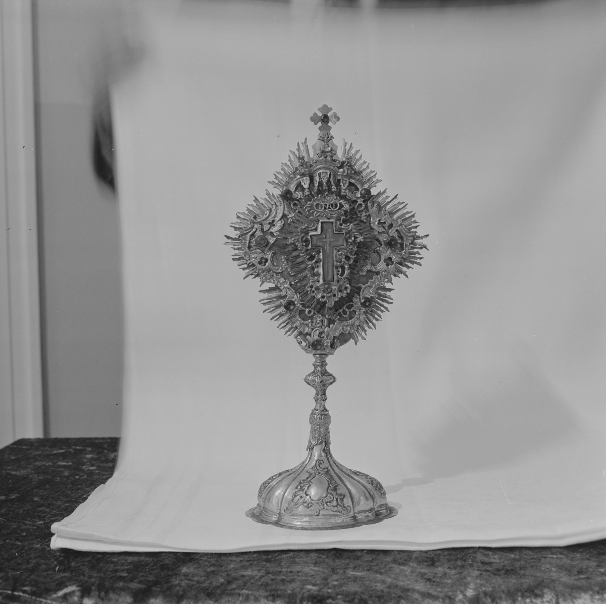 kościół pw. św. Jakuba Apostoła i św. Agnieszki, Dziewicy i Męczennicy - zbiory - relikwiarz z XVIII wieku, skan 1