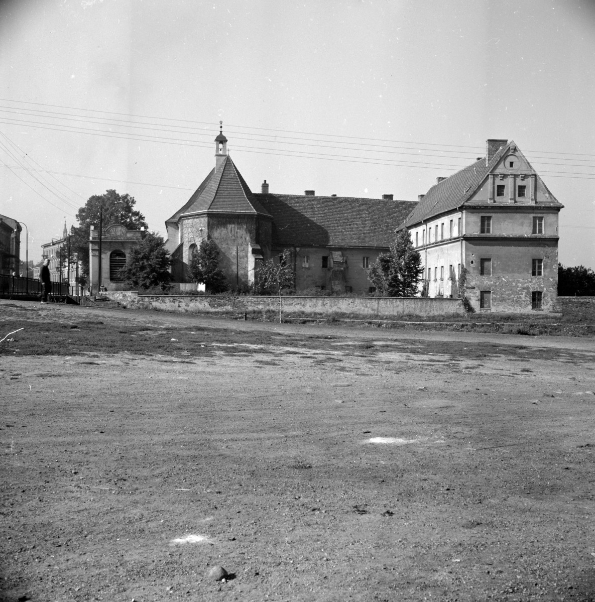 kościół klasztorny jezuitów pw. Nawiedzenia NMP - widok ogólny, skan 1