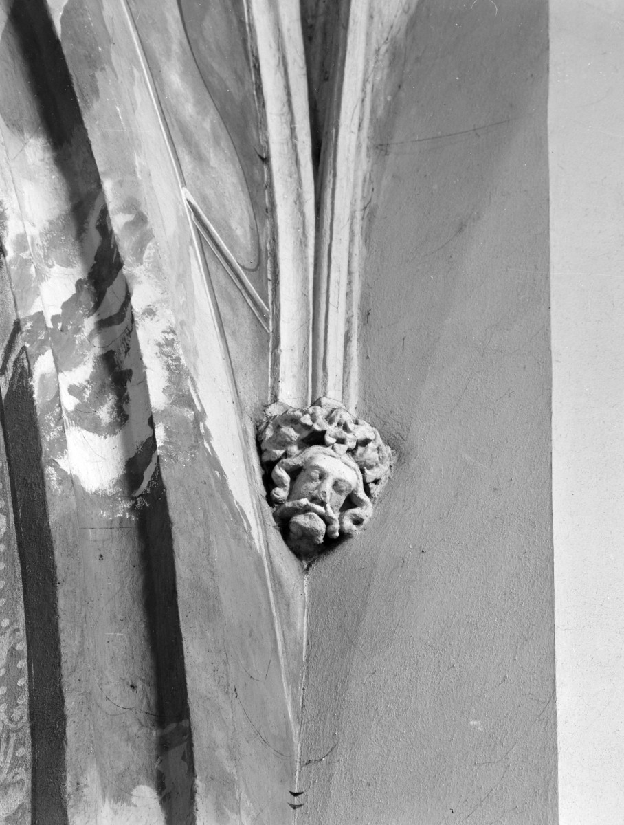 katedra św. Stanisława i św. Wacława - wnętrze, wspornik na filarze nr. 4, skan 1