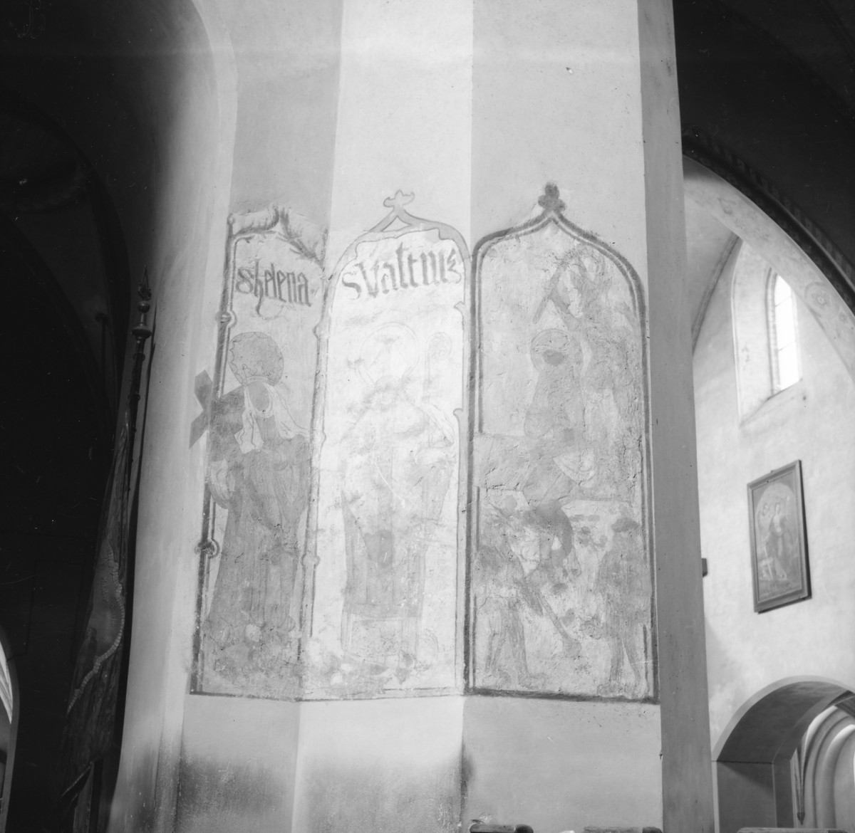kościół parafialny pw. św. Mateusza - wnętrze: polichromia na filarze XIV/XV w., skan 1