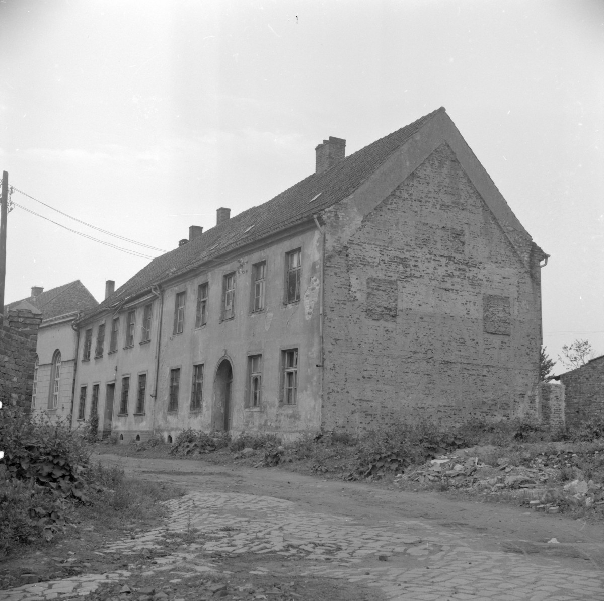 kamienica - elewacja północna, ruiny, skan 1