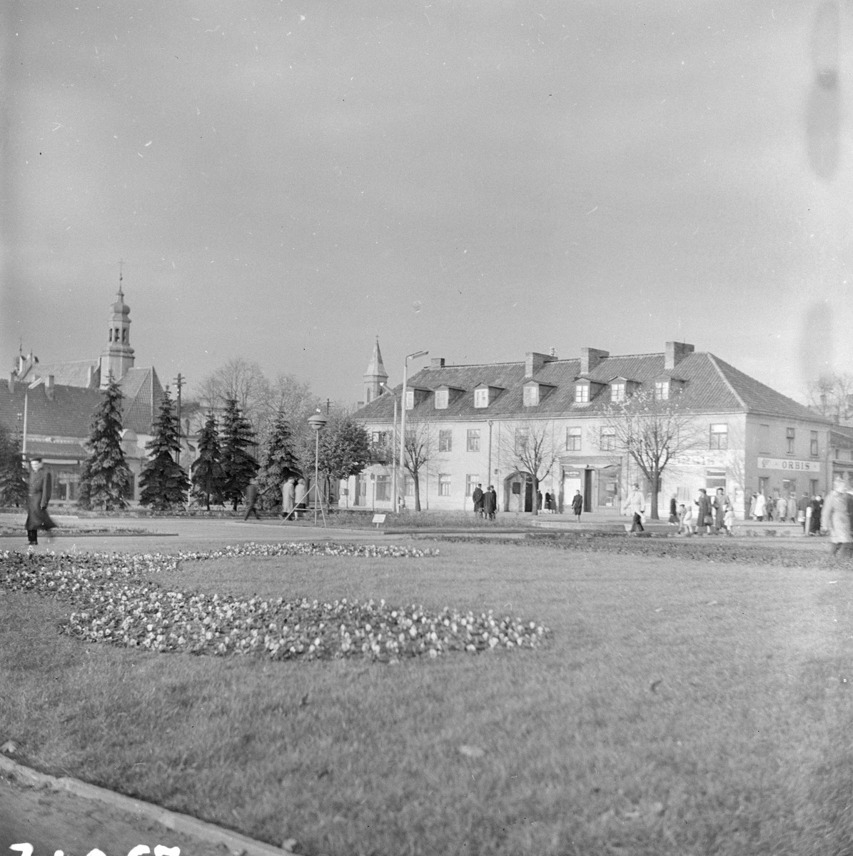 kościół św. Witalisa i kamienica - widok ogólny, skan 1