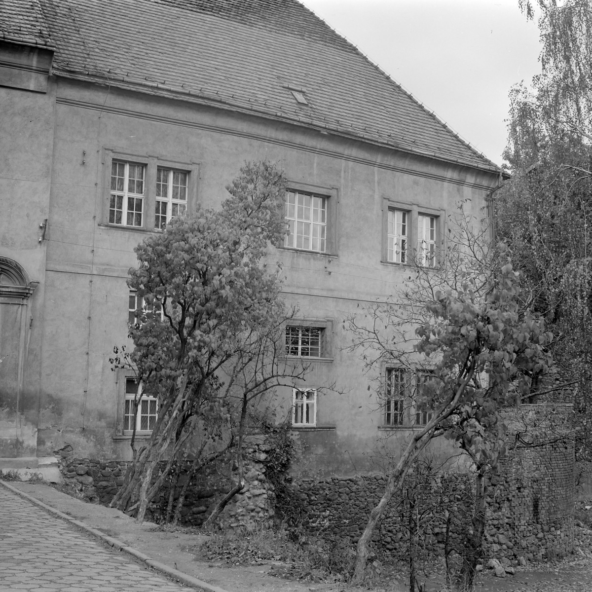 Zamek - fragment elewacji bocznej., skan 1