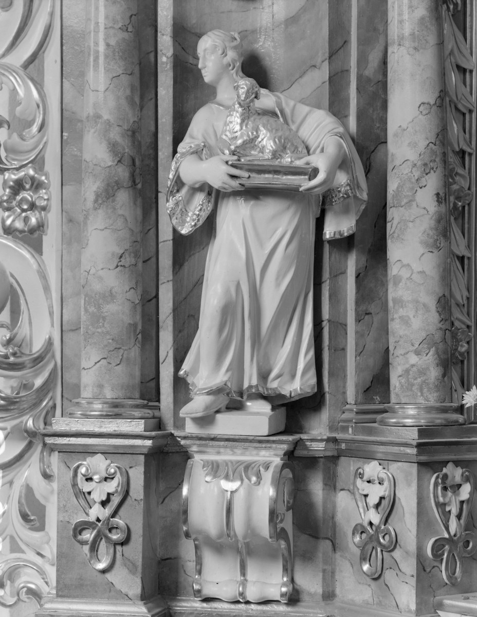 sanktuarium św. Jadwigi Śląskiej - kościół: barokowy ołtarz św. Jana Nepomucena, figura, skan 1