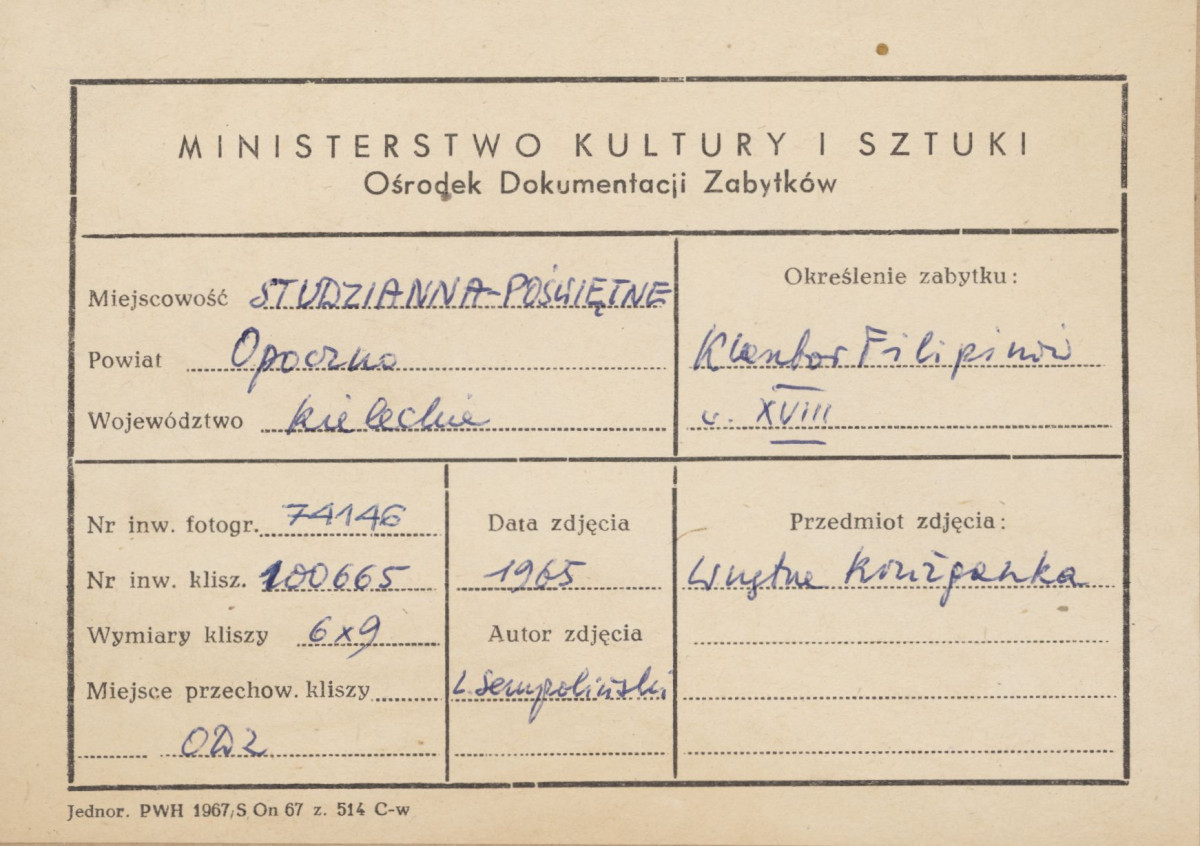Zespół klasztorny Filipinów - widok klasztornego korytarza - metryczka, skan 1