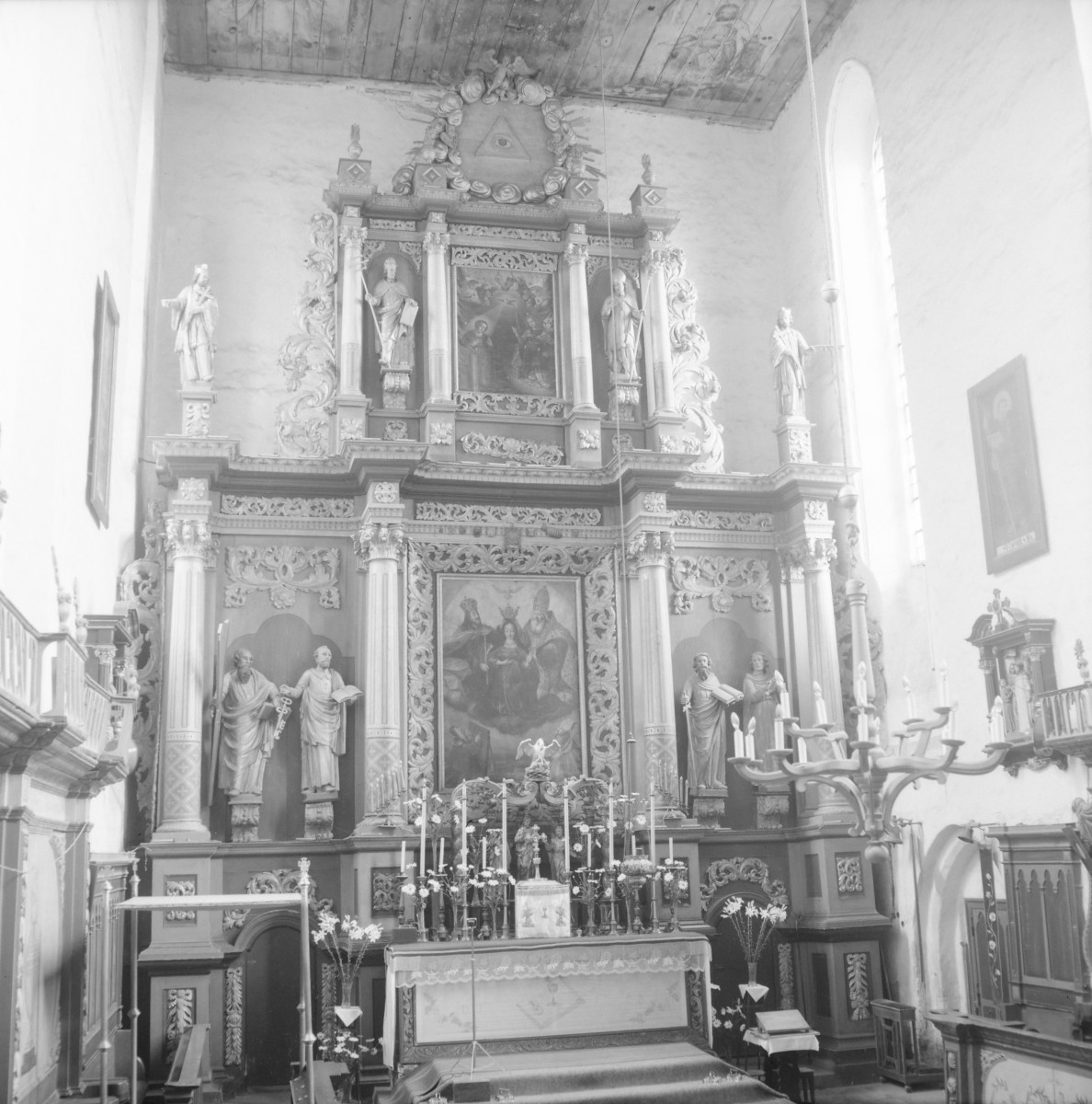 kościół parafialny pw. św. Anny - wnętrze: ołtarz główny 
(koniec XVII w.), skan 1