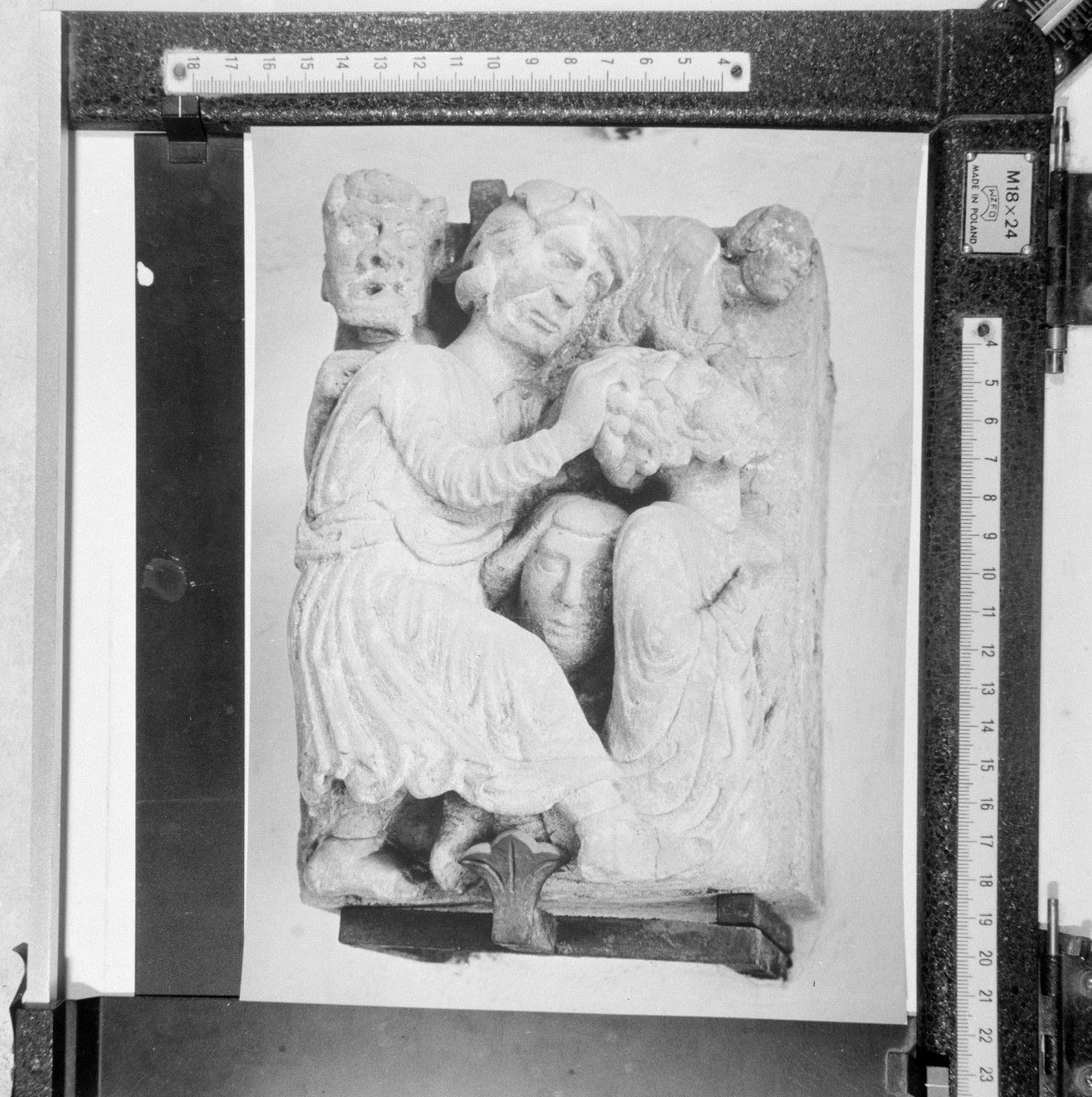 sanktuarium św. Jadwigi Śląskiej - kościół pw. św. Bartłomieja i św. Jadwigi - wnętrze - kruchta - płaskorzeźba romańska, skan 1